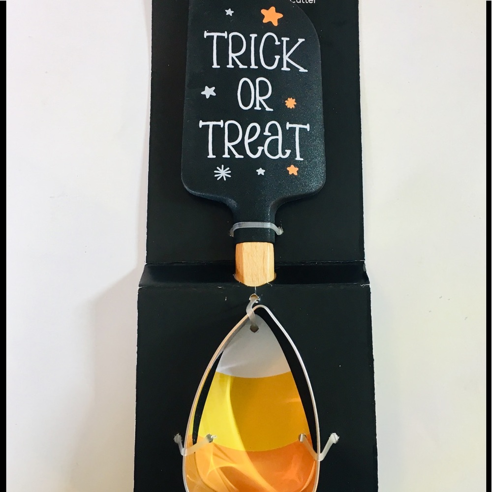 Halloween Trick or Treat Spatula Candy Corn Cutter